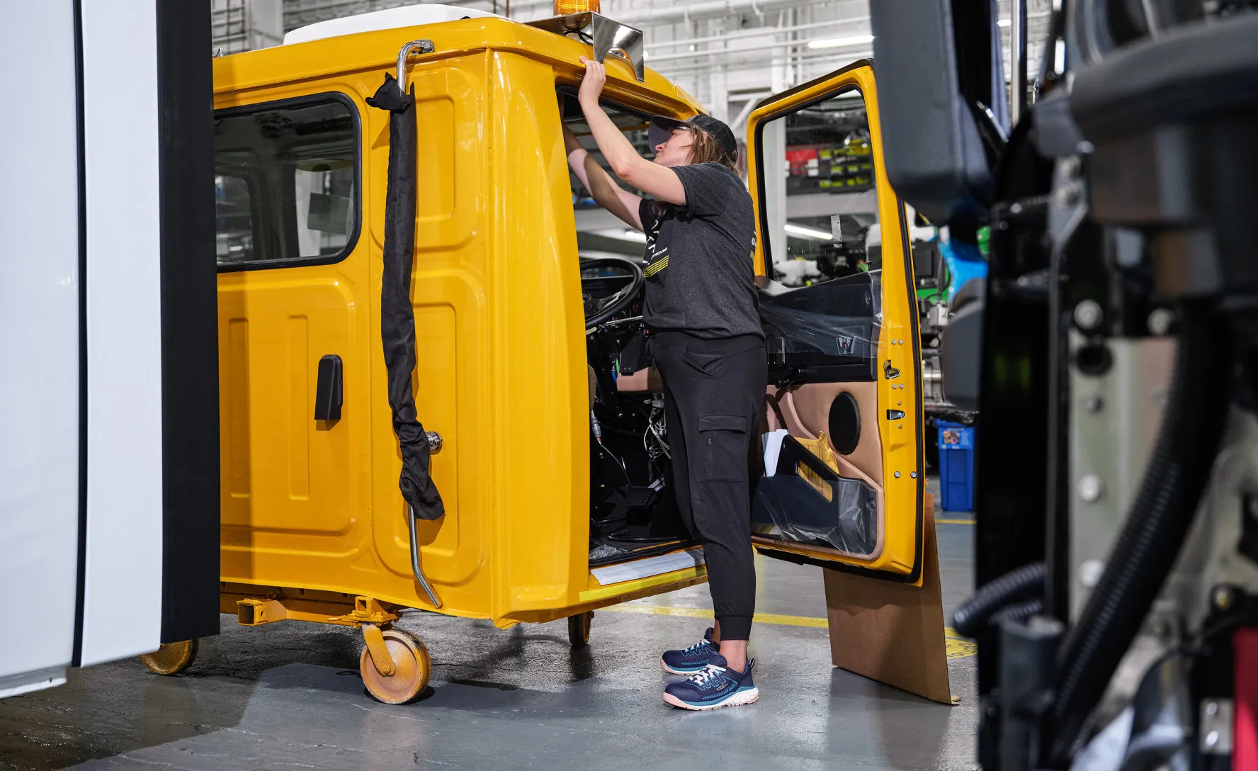 Women's Arvada Work Sneaker (Carbon Toe) - Image 7